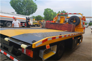 榕江附近拖车电话号码服务